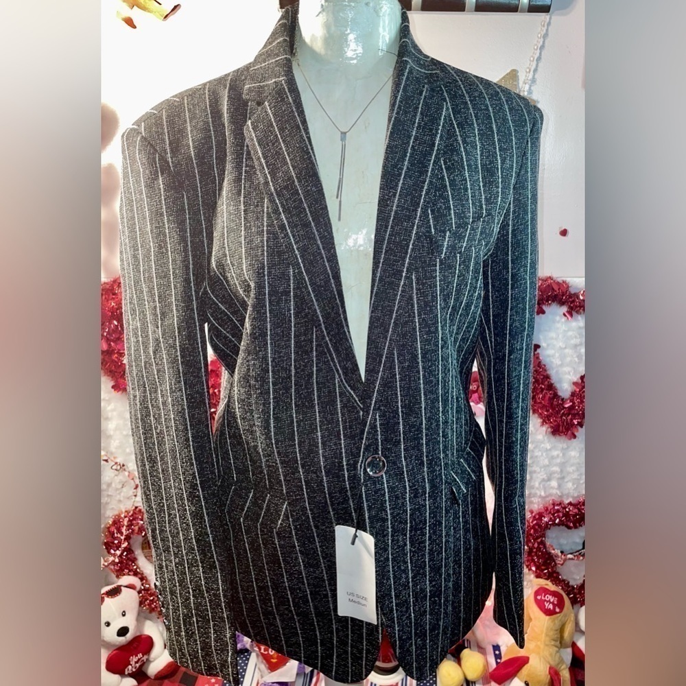 NWT Lined Chartou Blazer Size Medium and includes shoulder pads
